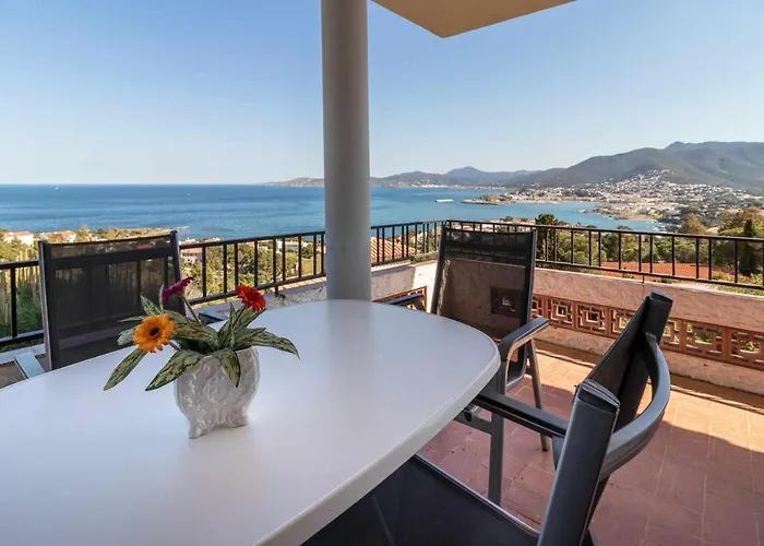 GRIFEU 05 Apartamento luminoso con terraza y vistas al mar